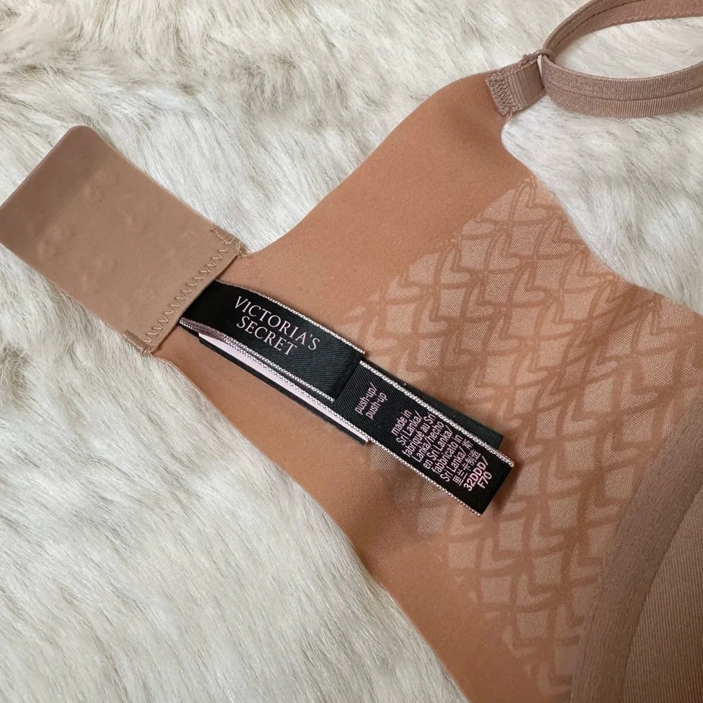 Victorias Secret Push Up Bra 32DDD - Picture 2 of 2